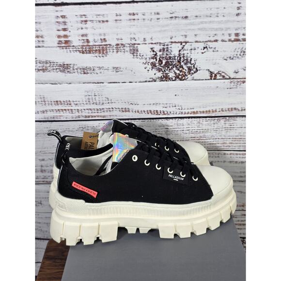 Palladium Revolt LO TX Black White Womens Platform Shoes womens size 10 NIB - Picture 4 of 7